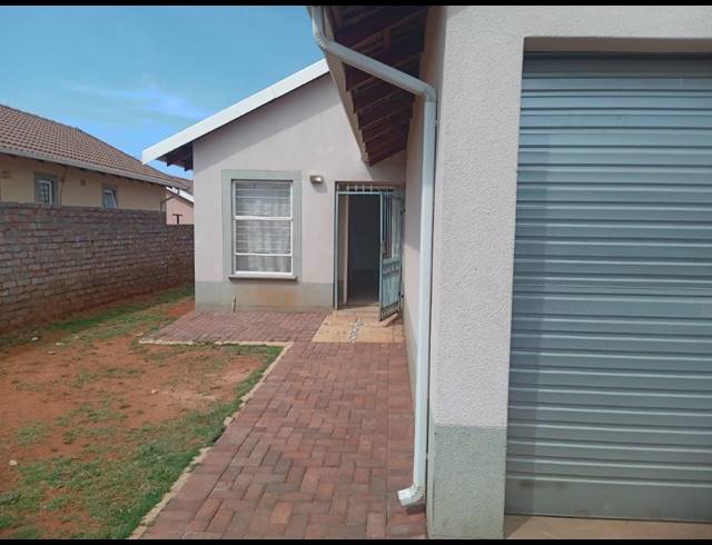 2 BEDROOM FREEHOLD FOR SALE IN SALFIN